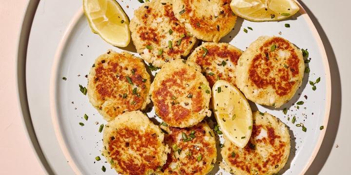 Viskoekjes met aardappelen, selderij en bieslook